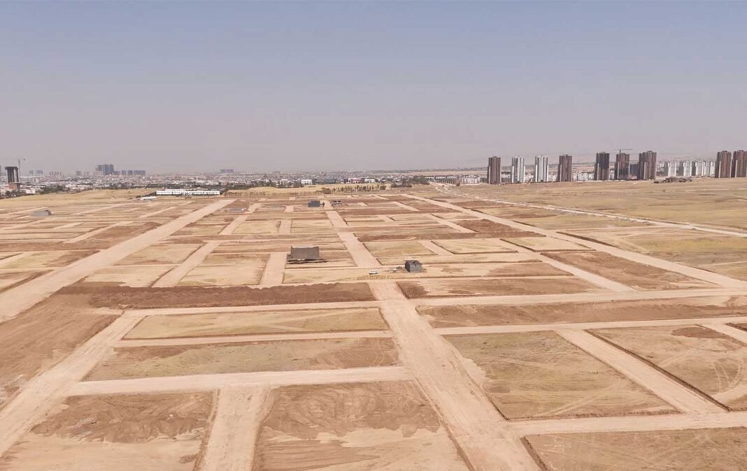 دابەشکردنا پارچە زەڤیا سەر فەرمانبەرێت گرێبەست