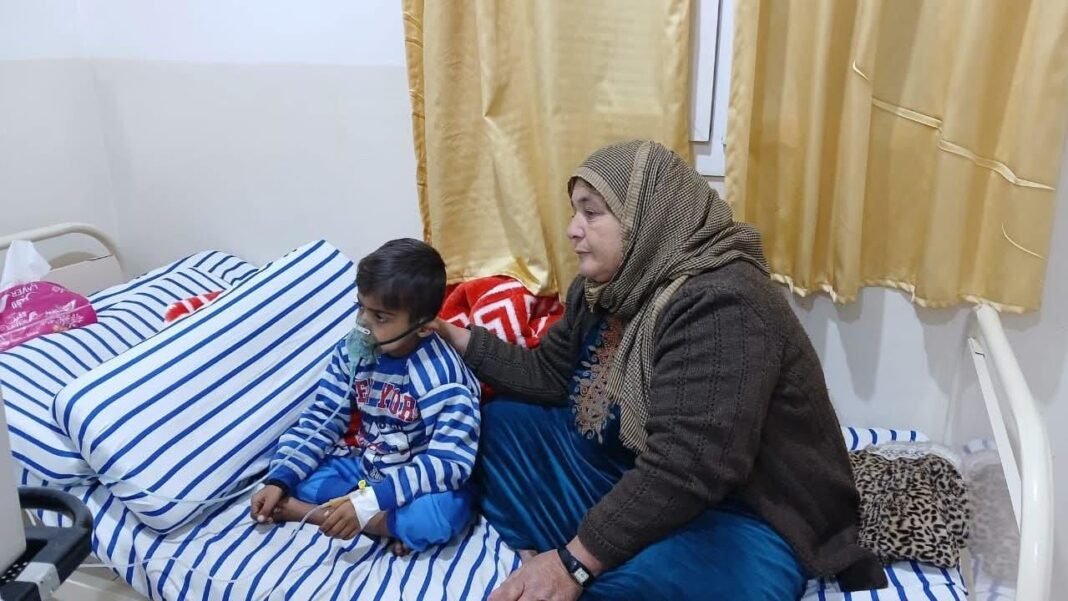 زارۆکەکێ کورد ل کۆبانێ ژ ئەگەرێ دورپێچێ ژیانا خۆ ژ دەستدا